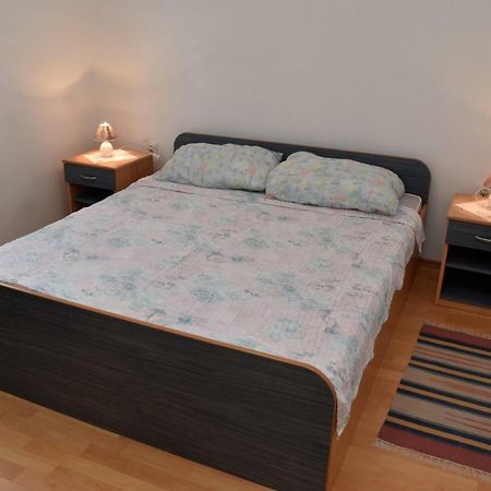 Apartments Car วีร์ ภายนอก รูปภาพ