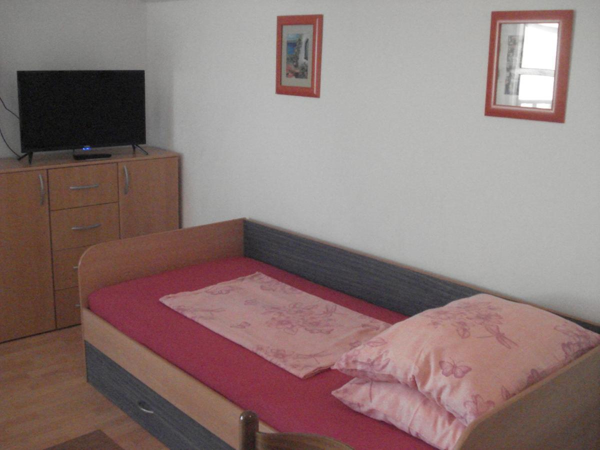 Apartments Car วีร์ ภายนอก รูปภาพ
