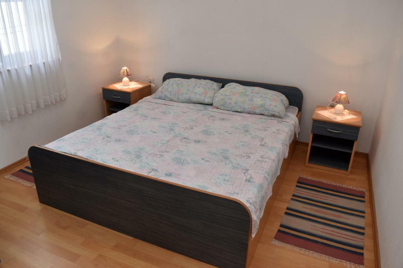 Apartments Car วีร์ ภายนอก รูปภาพ