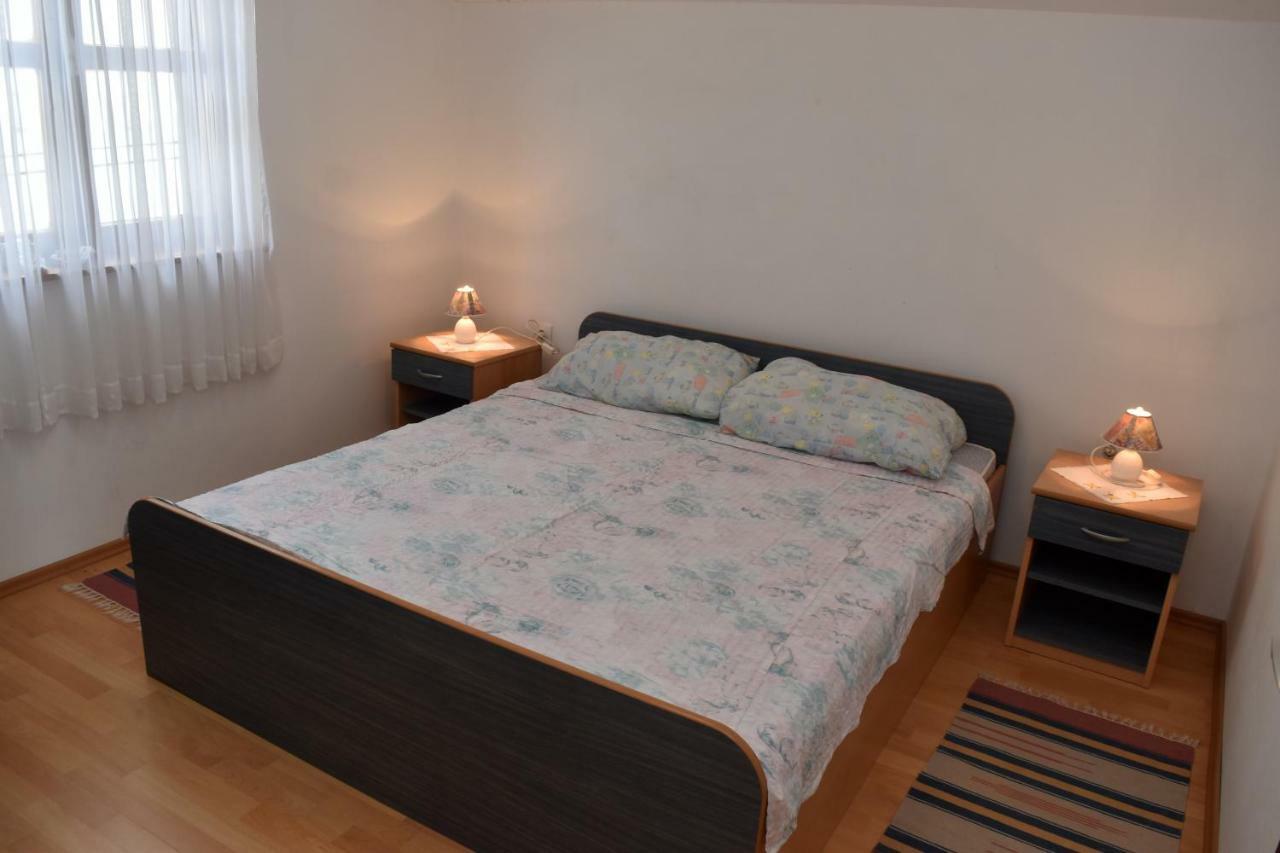 Apartments Car วีร์ ภายนอก รูปภาพ